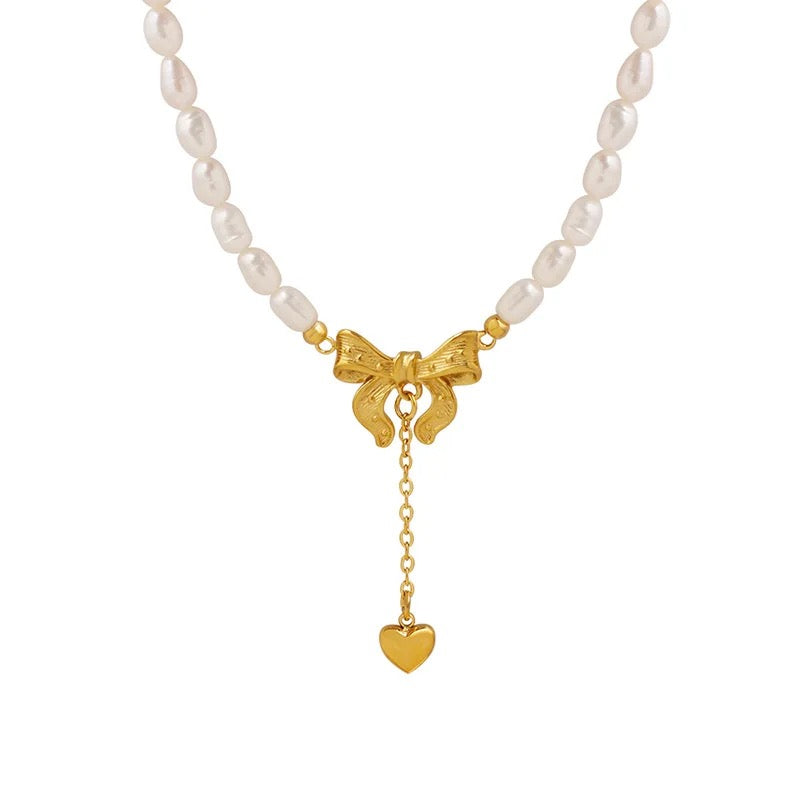 Avery Pearl necklace