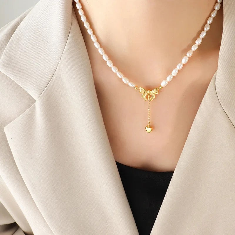 Avery Pearl necklace