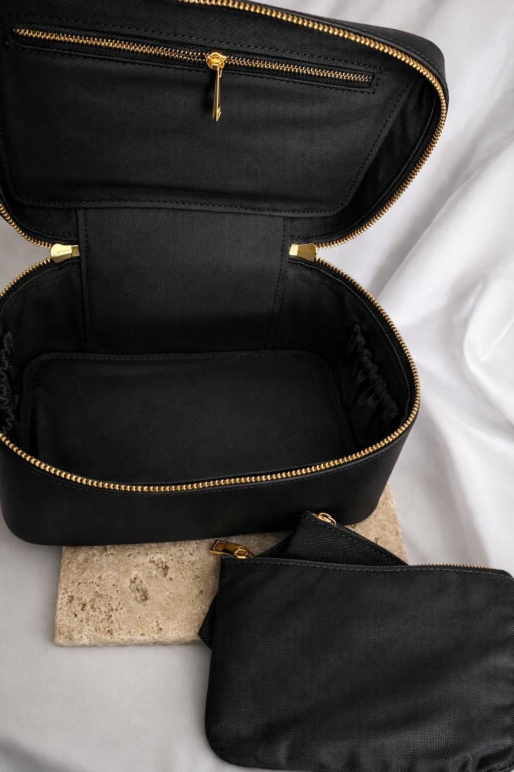 The Éclat Vanity Pouch